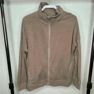 MONDETTA Beige zip up with pockets. Size XL.